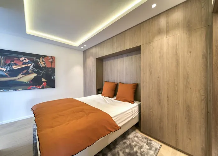 Ref 1295 - Croisette - Sea View For Rent * Cannes