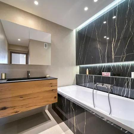 Ref 1295 - Croisette - Sea View For Rent * Cannes